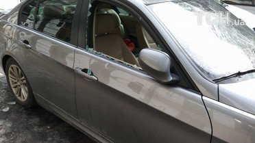 На BMW впала буруля_4 / © Фото Дмитра Фурдака/ТСН