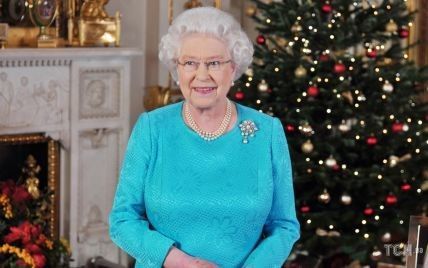 Какая красота: шотландскую резиденцию королевы Елизаветы II украсили к Рождеству