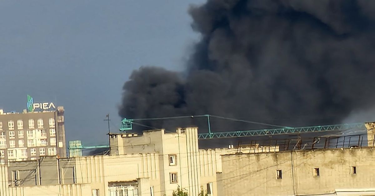 Во Львове случился масштабный пожар: над городом виден черный дым (фото, видео)