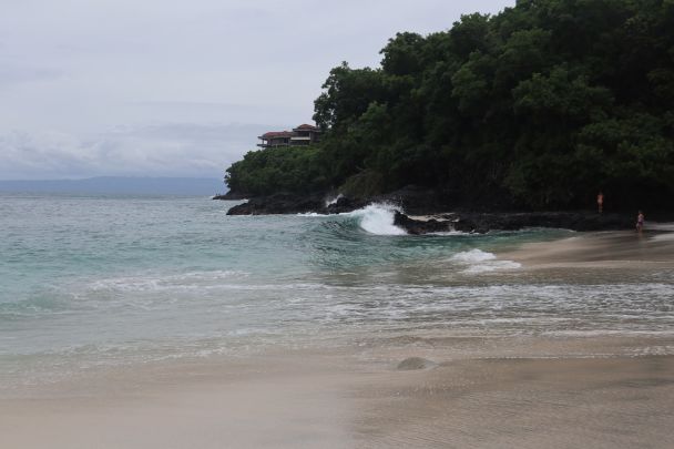 White Sand Beach — нескладна назва пляжу / © hannaburlaka.com