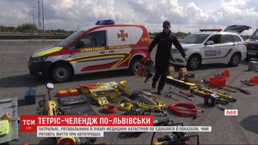 Львовские медики и спасатели присоединились к тетрис-челленджу