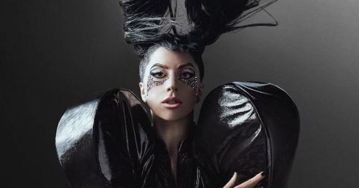 Больная Леди Гага впервые поделилась совместным фото с новым избранником