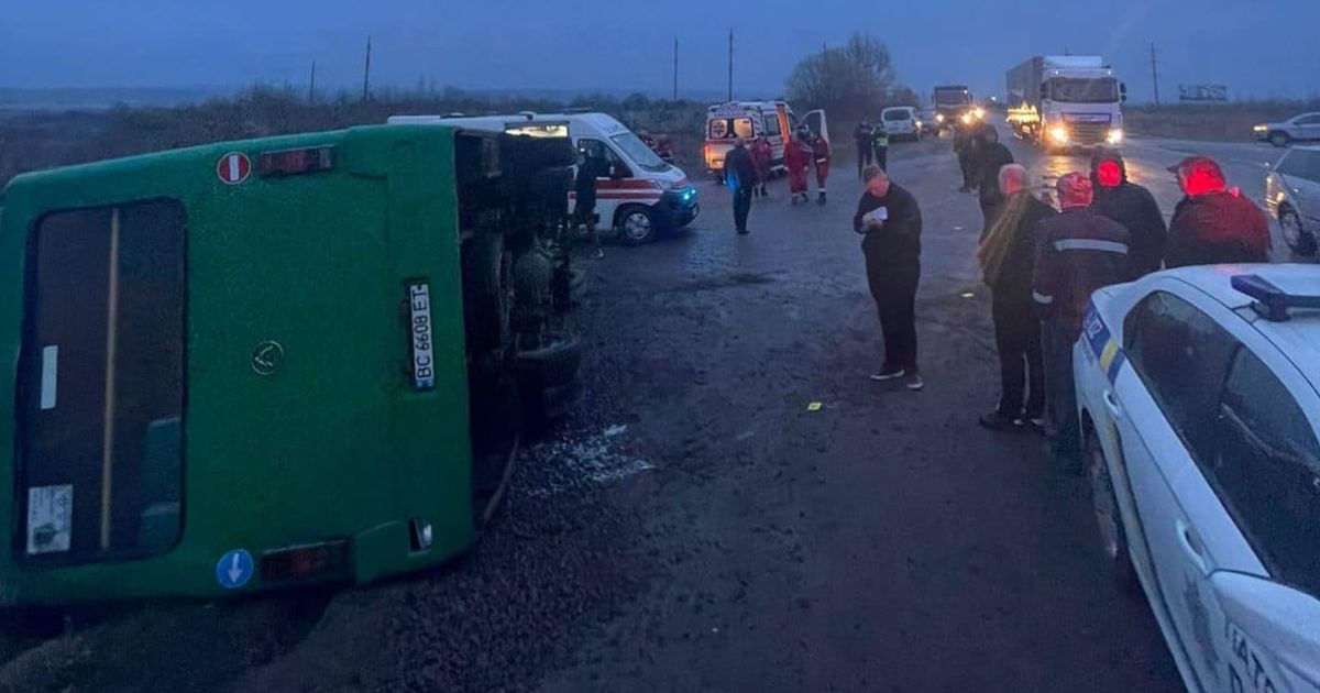 На місці аварії працювало сім команд екстреної медичної допомоги