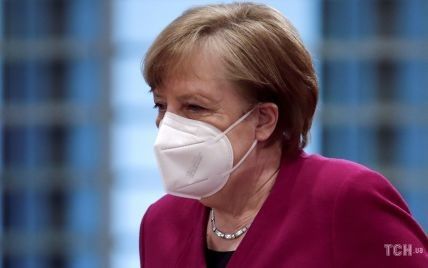 Решила смешать вакцины: Меркель привилась препаратом Moderna после первой дозы AstraZeneca