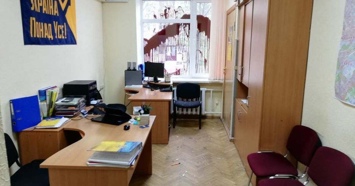напад білецький_1 / © Facebook/Общественная приемная народного депутата Украины Андрея Белецкого