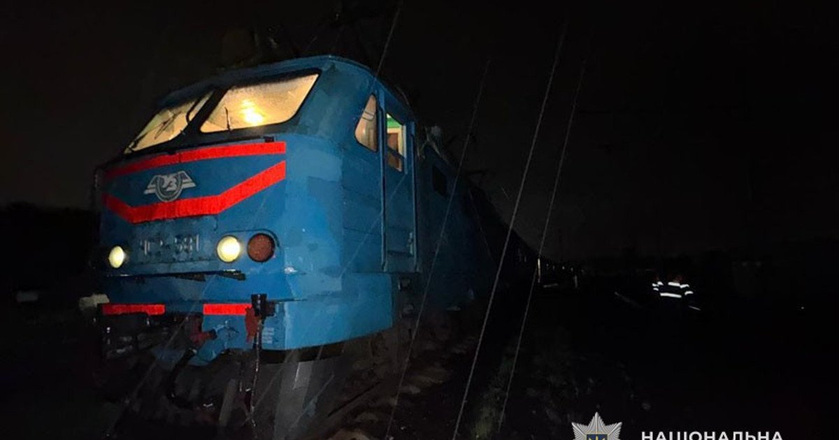 Во Львове поезд наехал на мужчину