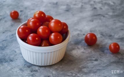 Вкусный салат с помидорами и чесноком за 10 минут