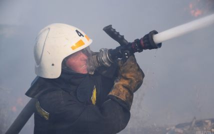 Ракетный удар по Кривому Рогу: на месте до сих пор работают спасатели