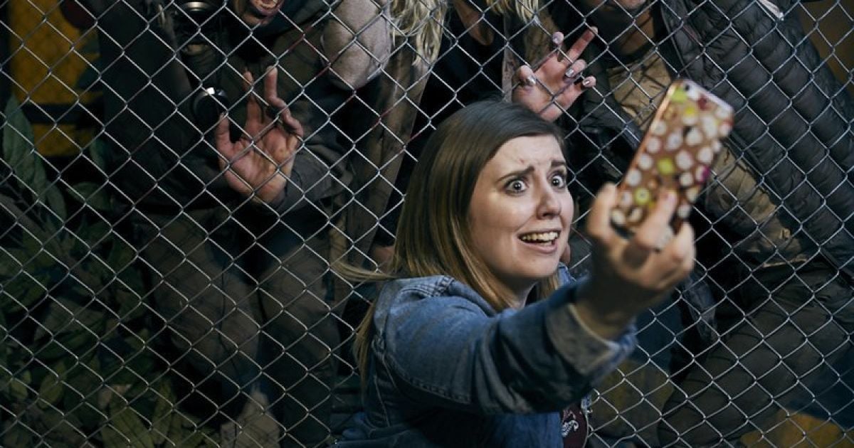 Фото с памятниками, под водой и в шлемах. Мир отмечает День селфи