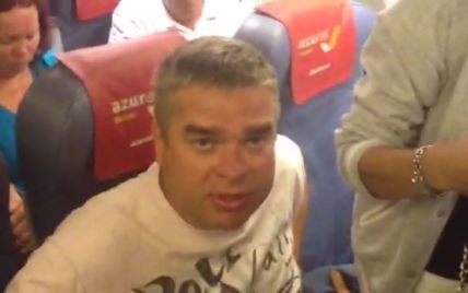 П'яний пасажир літака Єгипет-Київ під час польоту ледь не задушив чоловіка - очевидці