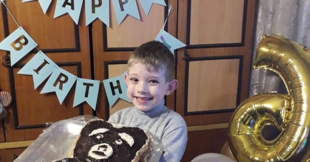 Сашку видалили пухлину з голови, і тепер дитині потрібне посилене лікування