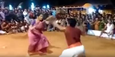 В Индии 76-летняя мастерица боевых искусств ловко побила молодого человека