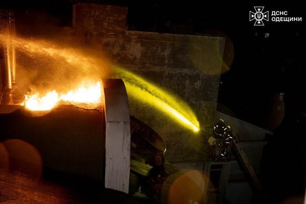 Росія вдарила по портах Одеси: під обстріл потрапило цивільне судно