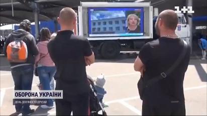 У Маріуполі окупанти показують пропагандистські канали в центрі міста