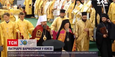 Новости Украины: Вселенский Патриарх провел литургию в Софии Киевской