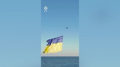 Велетенський стяг над Чорним морем: прикордонники Одещини влаштували патріотичну акцію
