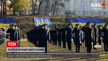 Новини Харкова: військові льотчики на випускному крокували під пісню “Батько наш Бандера”