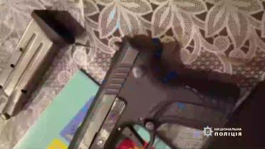 Поліція Києва провела обшуки за місцем мешкання двох неповнолітніх, які фігурували у скандальних відео