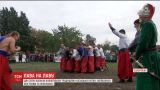 Две сотни казаков устроили традиционную битву в Запорожье