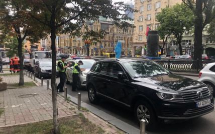 В центре Киева повально эвакуируют припаркованные с нарушениями авто
