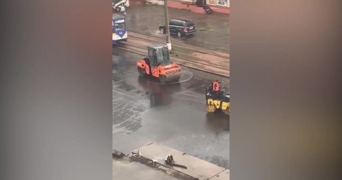 У Конотопі асфальт укладають в калюжі