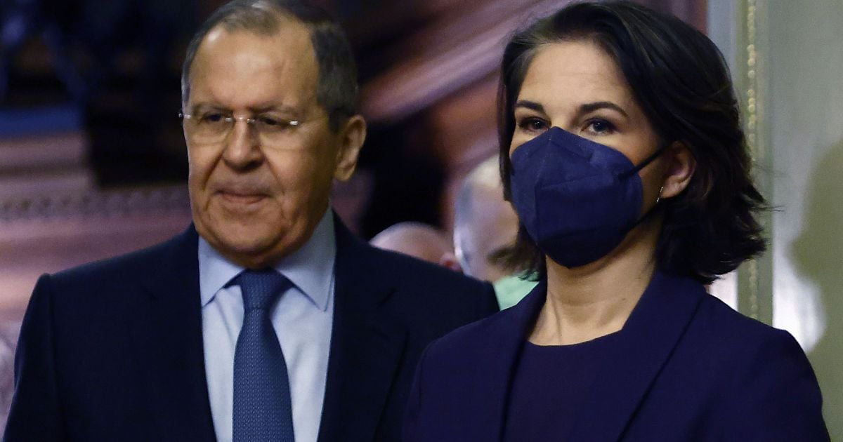 Глава МИД Германии о 100-тысячной армии РФ у границ Украины: трудно "не видеть" угрозу