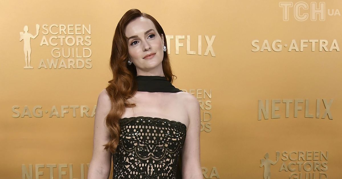 Порно ер адамның бетіне отырады