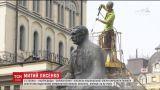 Впервые за 52 года в Киеве помыли памятник композитору Николаю Лысенко