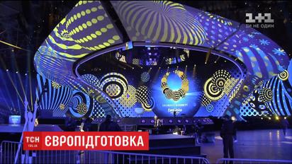 Журналістам влаштували екскурсію центром, де відбудеться "Євробачення"