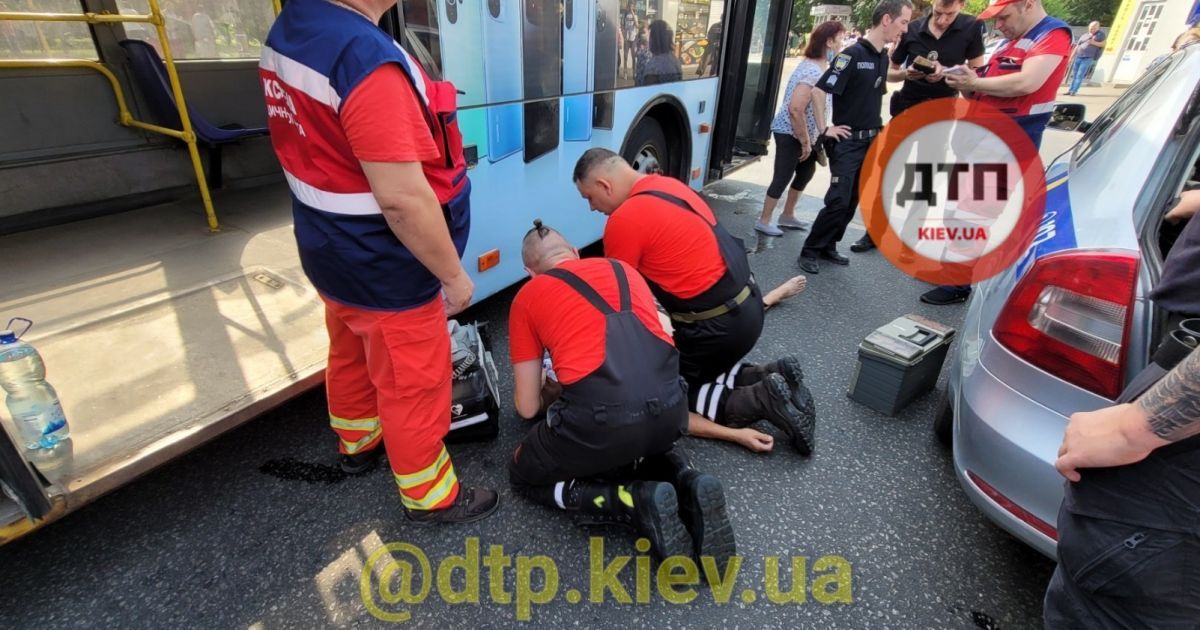 В Киеве водитель троллейбуса умер за рулем