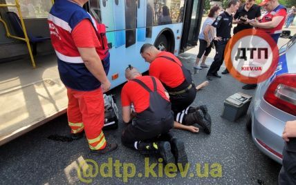 В Киеве водитель троллейбуса умер за рулем
