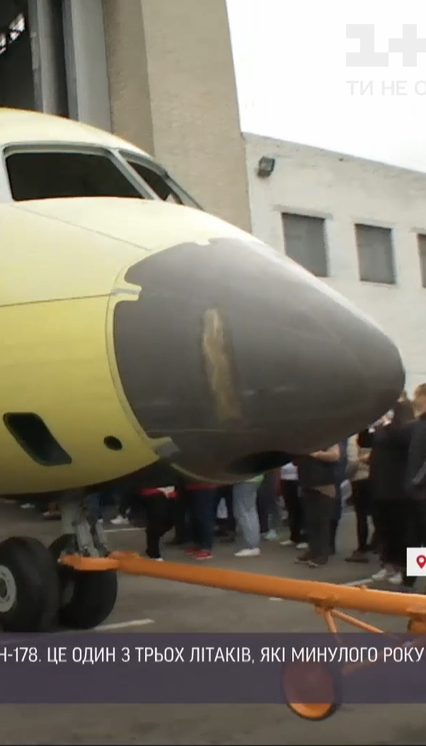 На госпредприятии "Антонов" торжественно выкатили фюзеляж нового самолета Ан-178: как это было