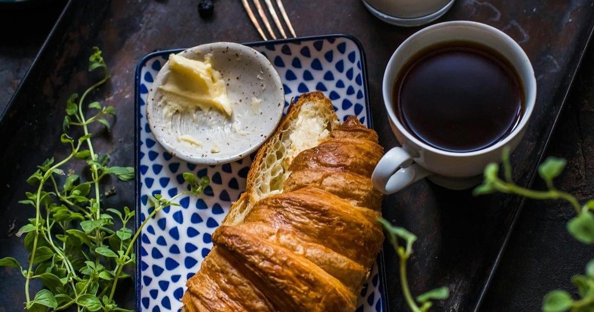 Навіщо додавати вершкове масло в каву