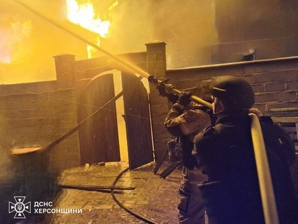 На місцях ударів виникли пожежі / © ДСНС