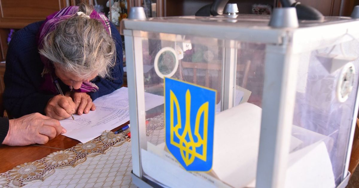 В двух областях сообщили о незаконном подвозе избирателей