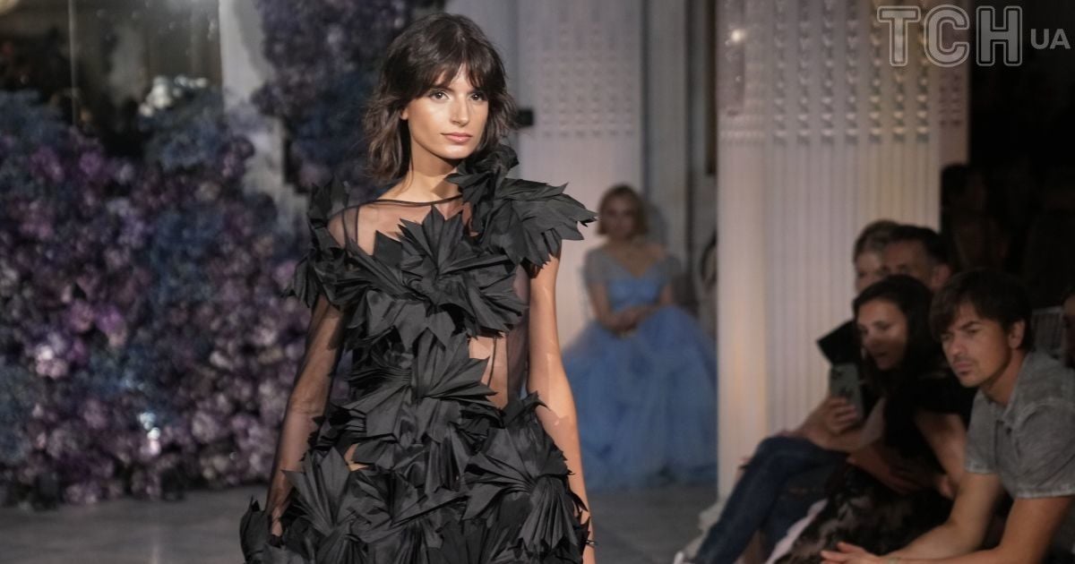 Показ колекції весна-літо 2024 року бренду Christian Siriano