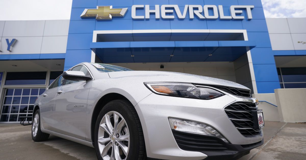 Chevrolet собирается "взорвать" авторынок бюджетным седаном