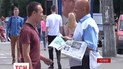 В Чернигове пьяный милиционер напал на агитаторов и пытался поджечь палатку