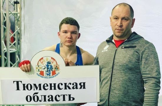 Опинився в реанімації: у Росії боксер зарізав дикого ведмедя, який напав на нього