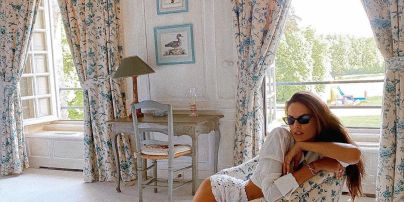 В ажурних мінішортах: Ізабель Гулар продемонструвала стрункі ноги