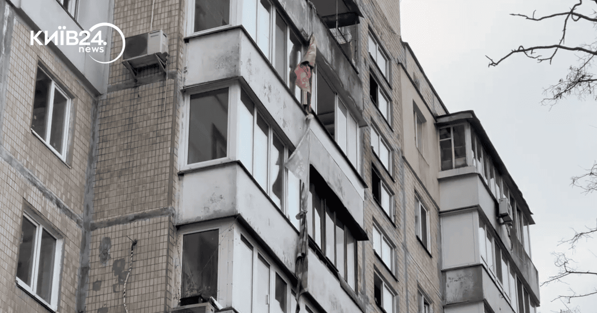 Киевляне сделали "канаты" из одеял и простыней, чтобы спастись из поврежденного дома