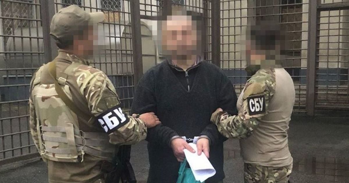 СБУ затримала на Харківщині зрадника, який підняв російський прапор