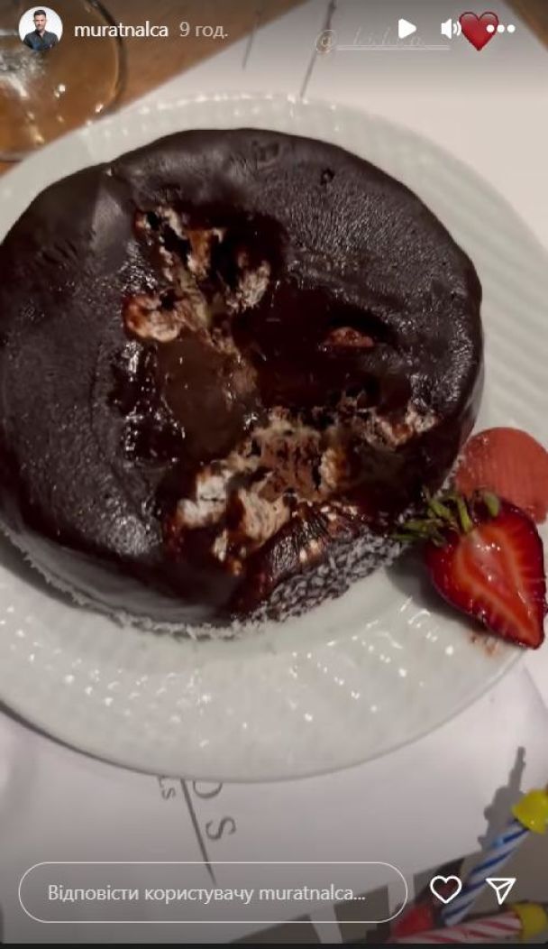 Но воспоминания о ситуации отпечатались на торте / © instagram.com/muratnalca