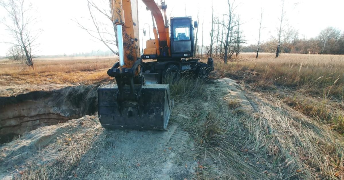 В Чернобыльском заповеднике неизвестные незаконно добывали песок: фото