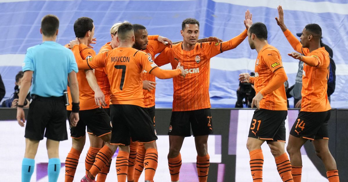 Президент ФК "Шахтер" получил награду УЕФА за вклад в развитие футбола в Украине