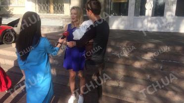 Ступка забрав кохану з донькою з пологового / © ТСН