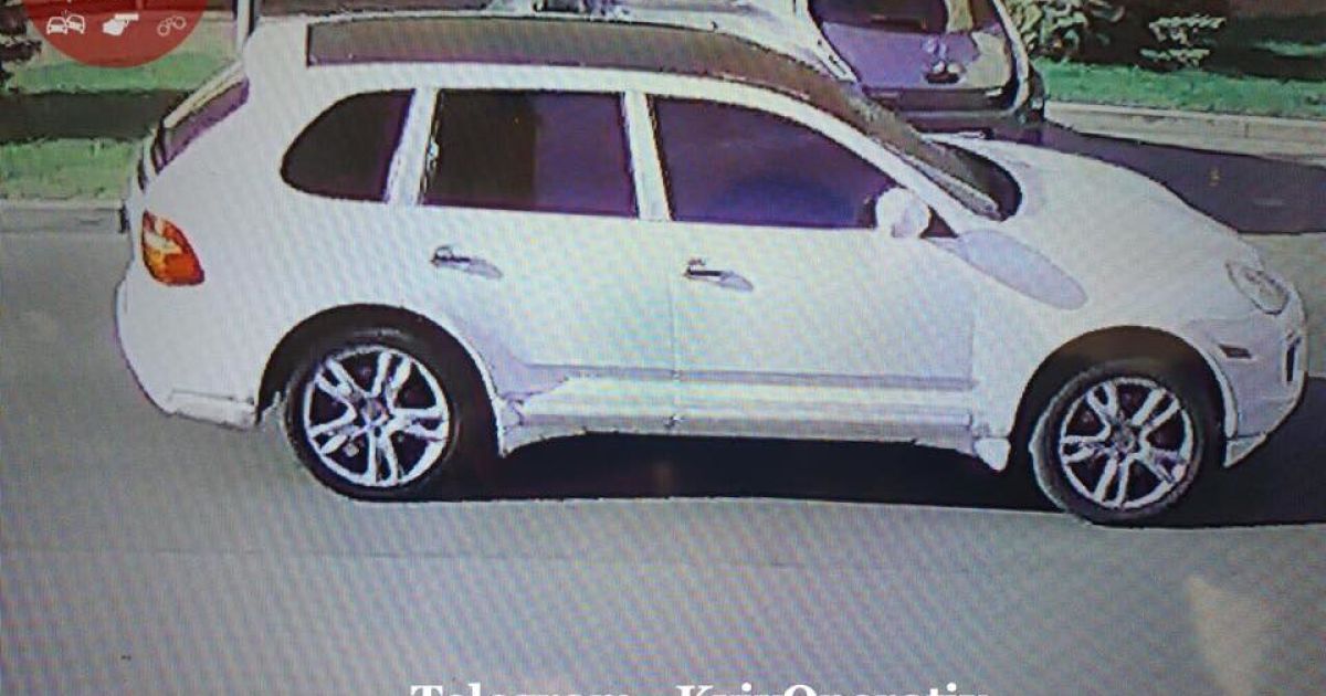 У Києві невідомі пограбували пункт обміну і втекли на Porsche