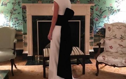 Иванка Трамп надела на ужин платье с огромным бантом