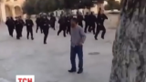 На Храмовой горе в Иерусалиме продолжаются столкновения между арабской молодежью и полицией