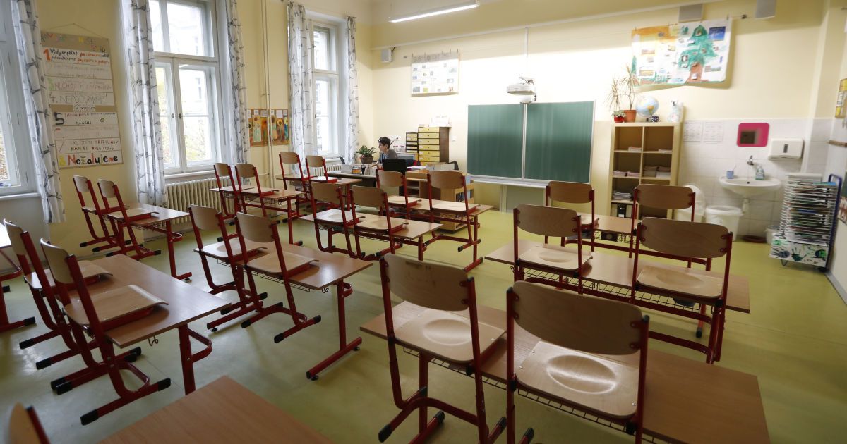 Эстония с 14 декабря из-за пандемии переводит школы на дистанционное обучение